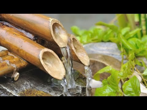 Construye una fuente de agua con piedras y bambú: Agrega un elemento relajante y zen a tu jardín