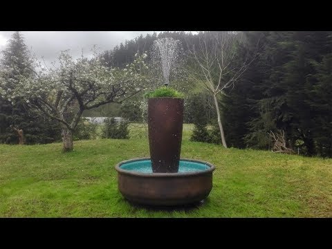 Construye una fuente de agua con macetas apiladas: Agrega tranquilidad y belleza a tu jardín