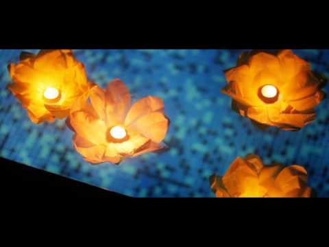 Ideas de iluminación con velas flotantes para eventos nocturnos mágicos