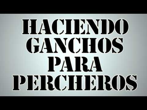 Bricolaje práctico: Construye un perchero con ganchos y una tabla de madera reciclada