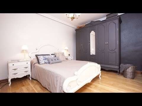 Transforma un mueble clásico en una pieza moderna: Pinta una cómoda de madera en tonos blanco y negro