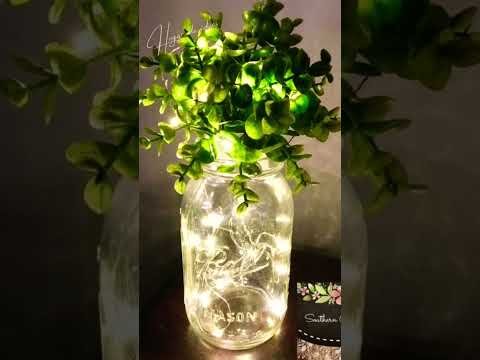 Crea una iluminación cálida y acogedora: Construye lámparas colgantes con frascos de vidrio en tonos ámbar y luces LED