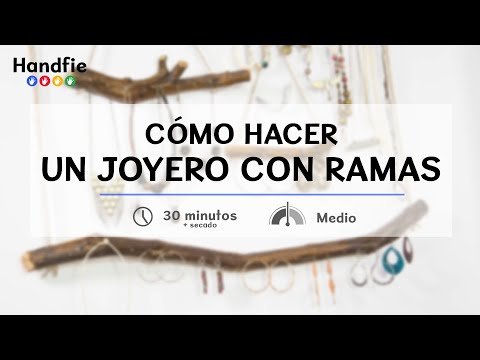 Crea un organizador de joyas con una rama de árbol y ganchos: Dale un toque orgánico y natural a tu espacio