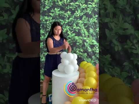 Cómo hacer un fondo de globos con efecto de nubes para decorar eventos mágicos