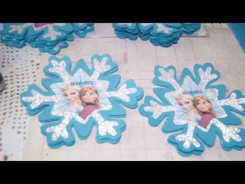 Ideas creativas para invitaciones de fiestas de Navidad: Crea tarjetas con relieve de copos de nieve