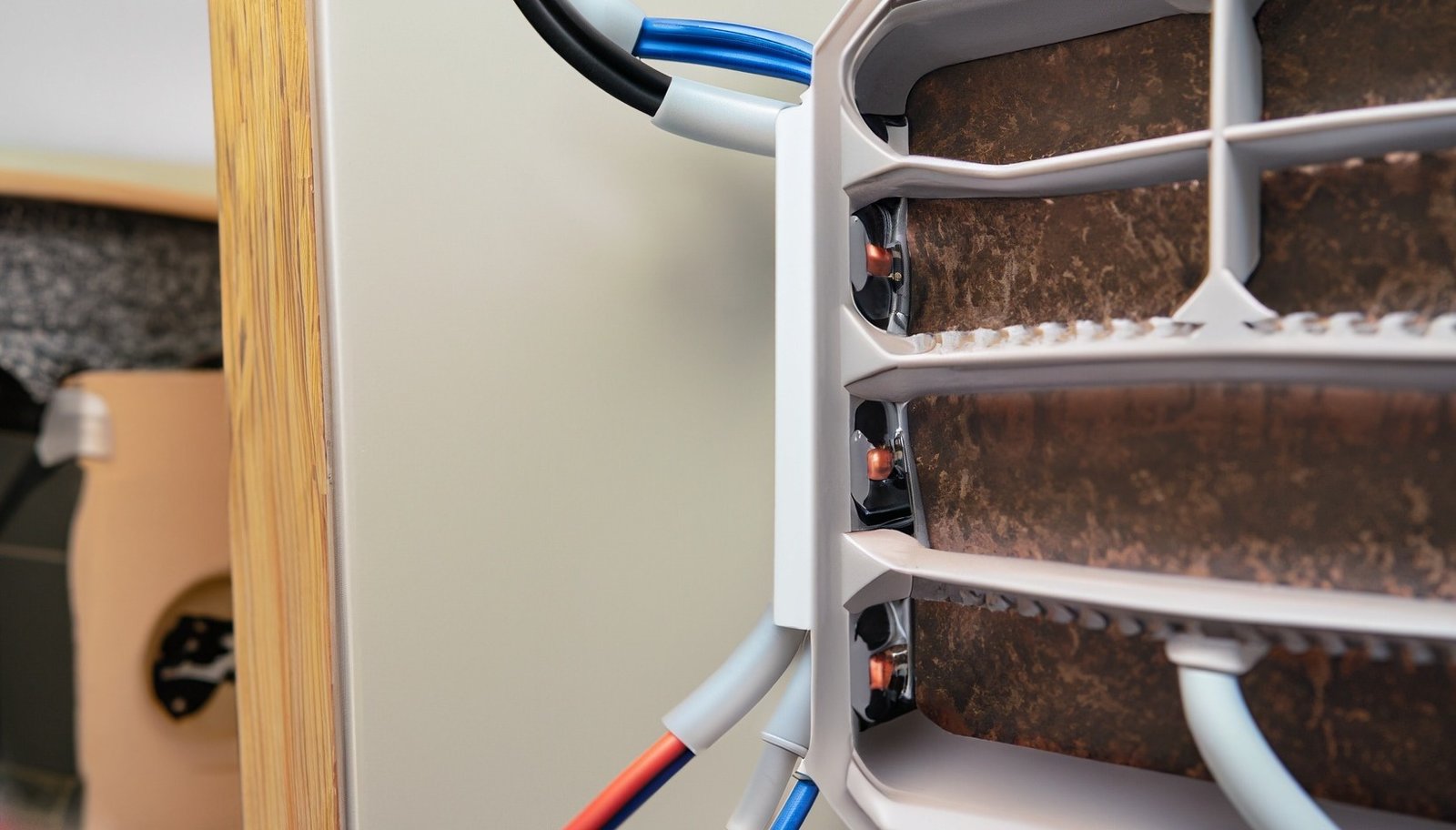 Trucos para Ocultar Cables y Mejorar la Apariencia de Tu Hogar